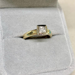 18ct Yellow Gold 25pt Princess Cut Diamond Engagement Ring - R2358