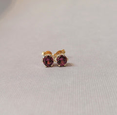 9ct Yellow Gold Round Mahenge Garnet Studs - G7217