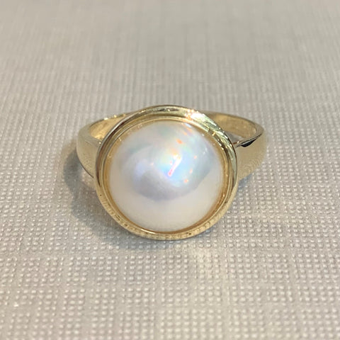 9ct Yellow Gold White Freshwater Mabe Pearl Ring - R2779