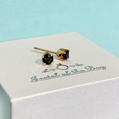 9ct Yellow Gold Round Claw Set Black Sapphire Stud Earrings - G5068