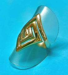 9ct interwoven yellow/ white dress ring. Size M, 4.53g