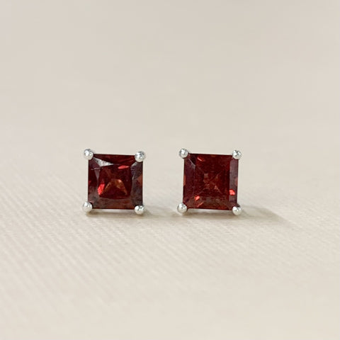 9ct White Gold Square Garnet Claw Set Stud Earrings -G4188