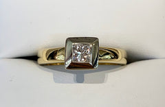 18ct Yellow Gold 25pt Princess Cut Diamond Engagement Ring - R2358