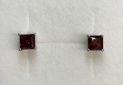 9ct White Gold 5x5mm Square Garnet Claw Set Stud Earrings -G4188