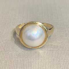 9ct Yellow Gold White Freshwater Mabe Pearl Ring - R2779